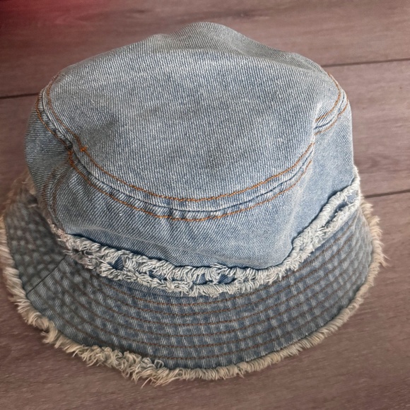 NWOT JEAN BUCKET HAT - Picture 1 of 7